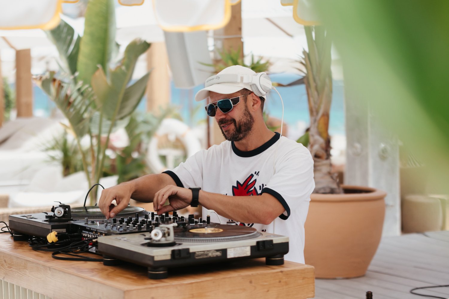 guy dj outside