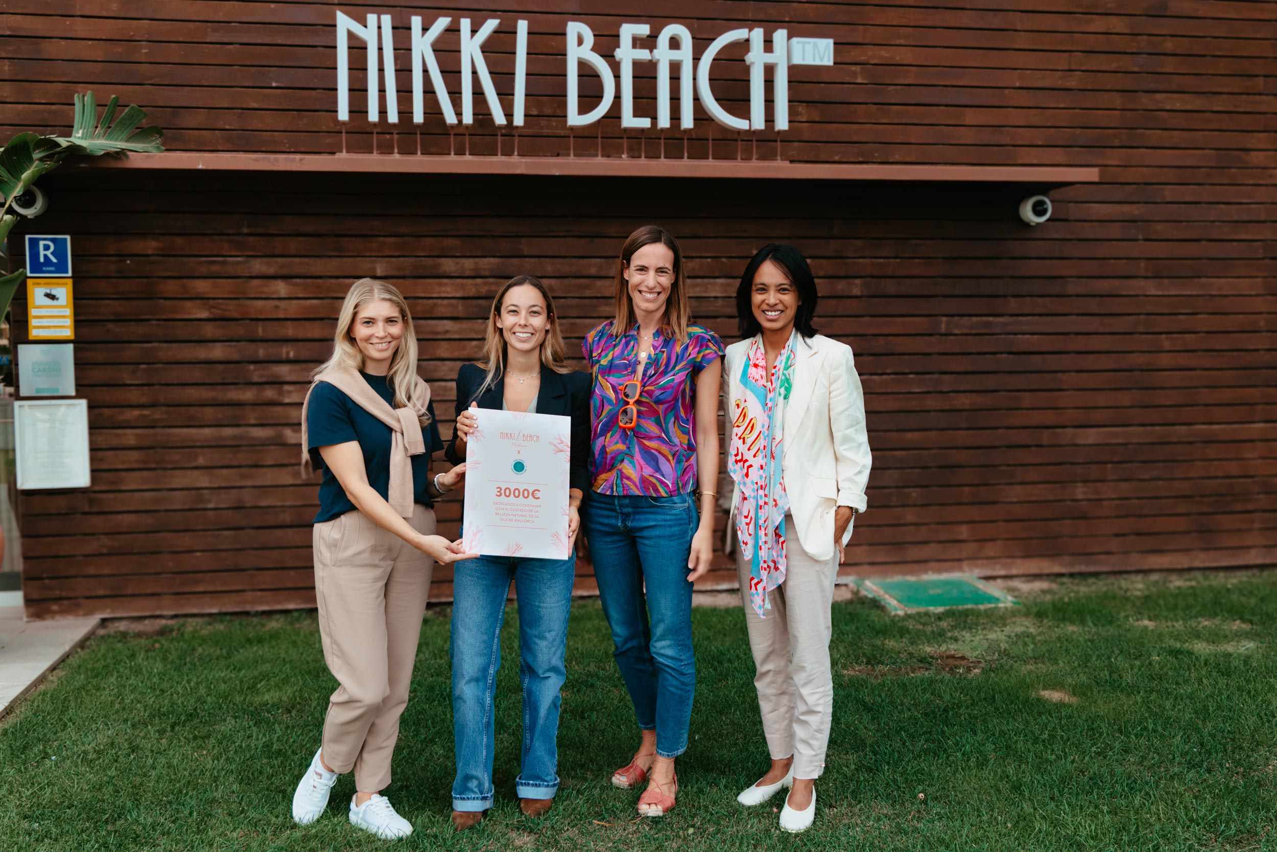 Group of women holding the Mallorca preservation award