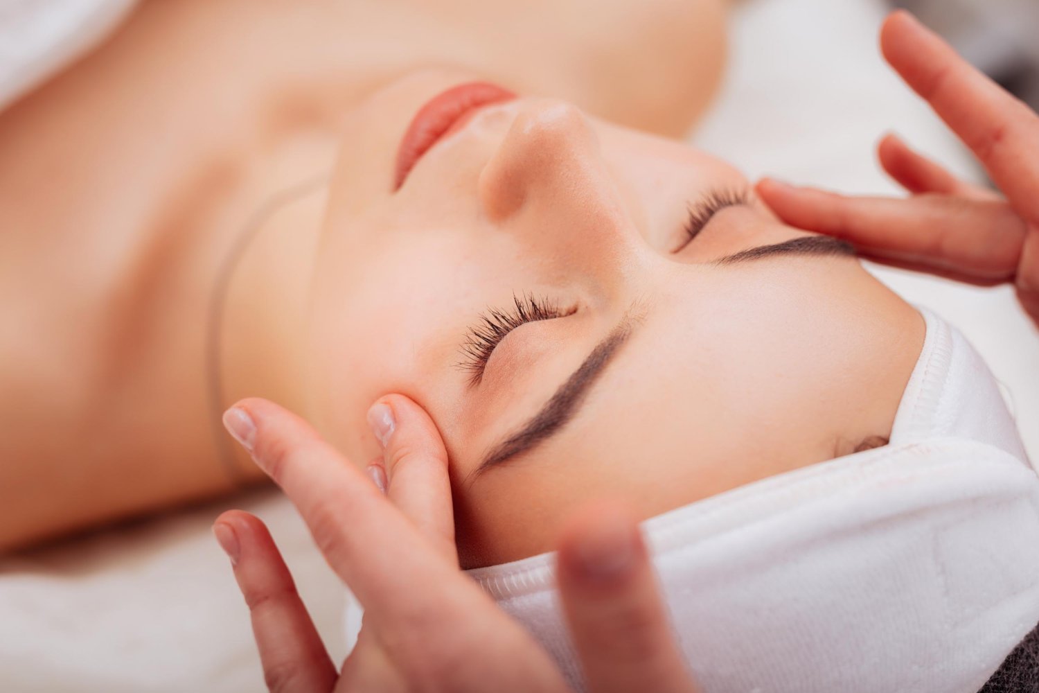 A women getting a facial massage