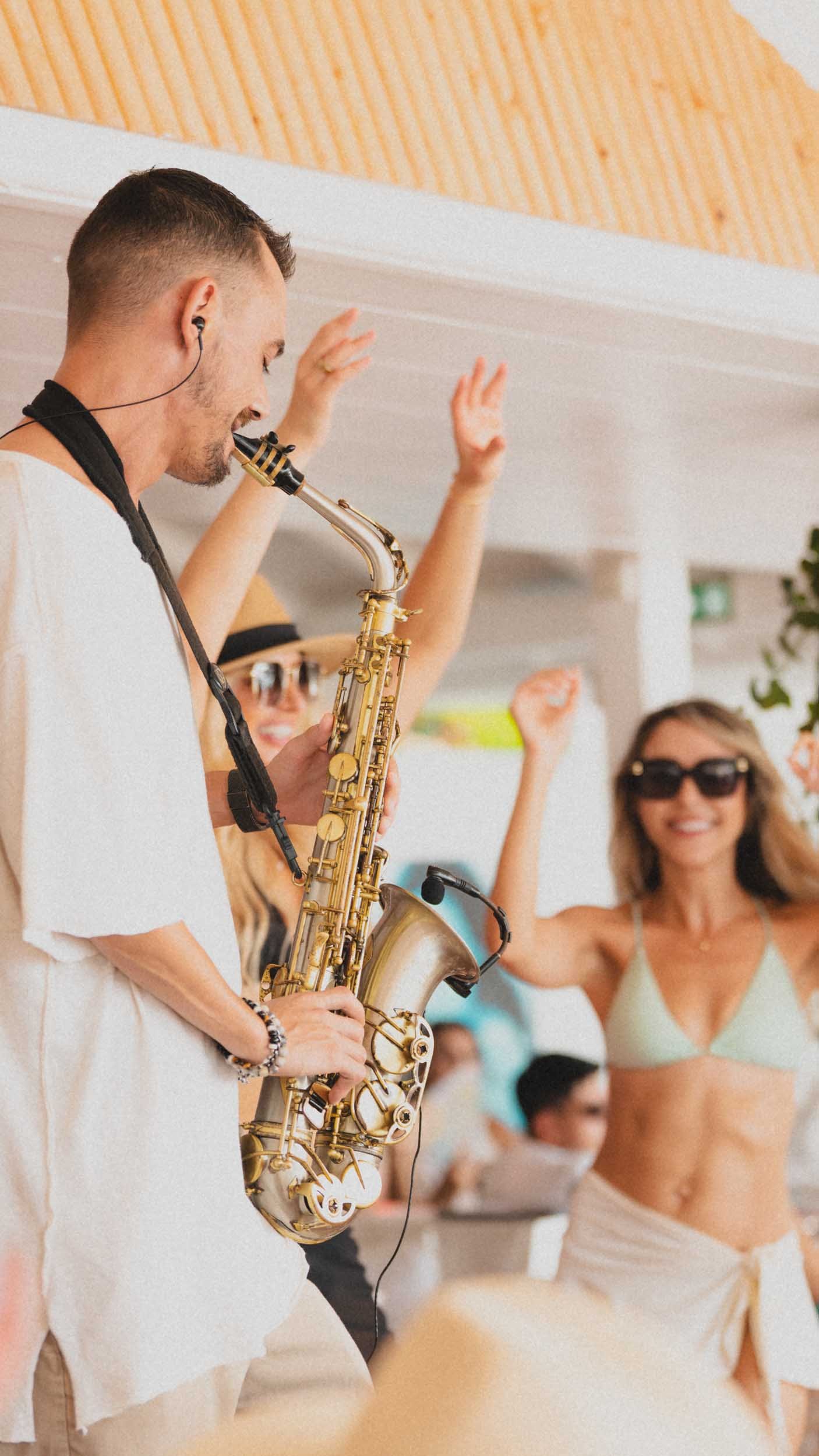Nikki Beach Saint Barth - man playing the saxophone