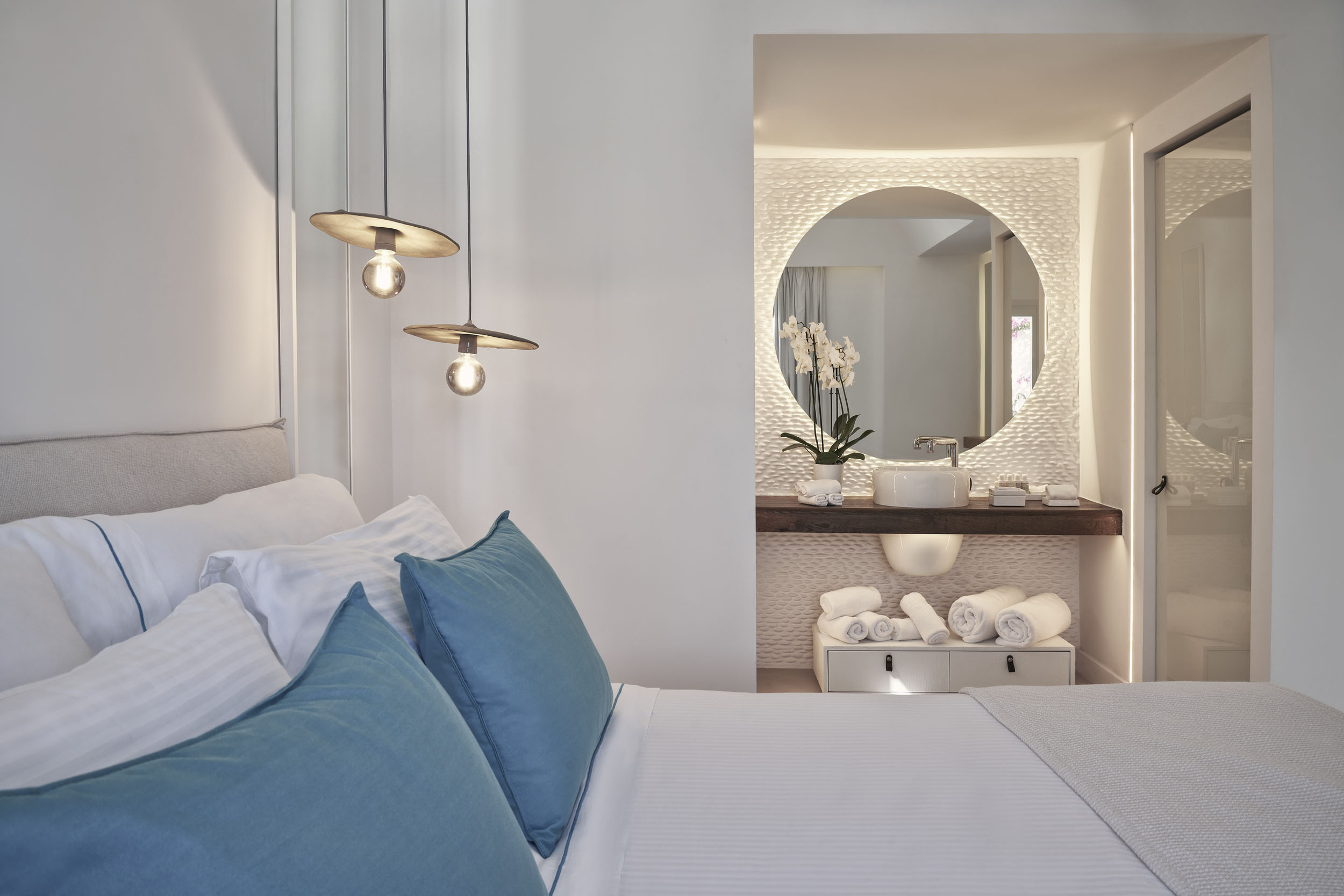 Signature Room with Sea View, double bed with basin area in the background