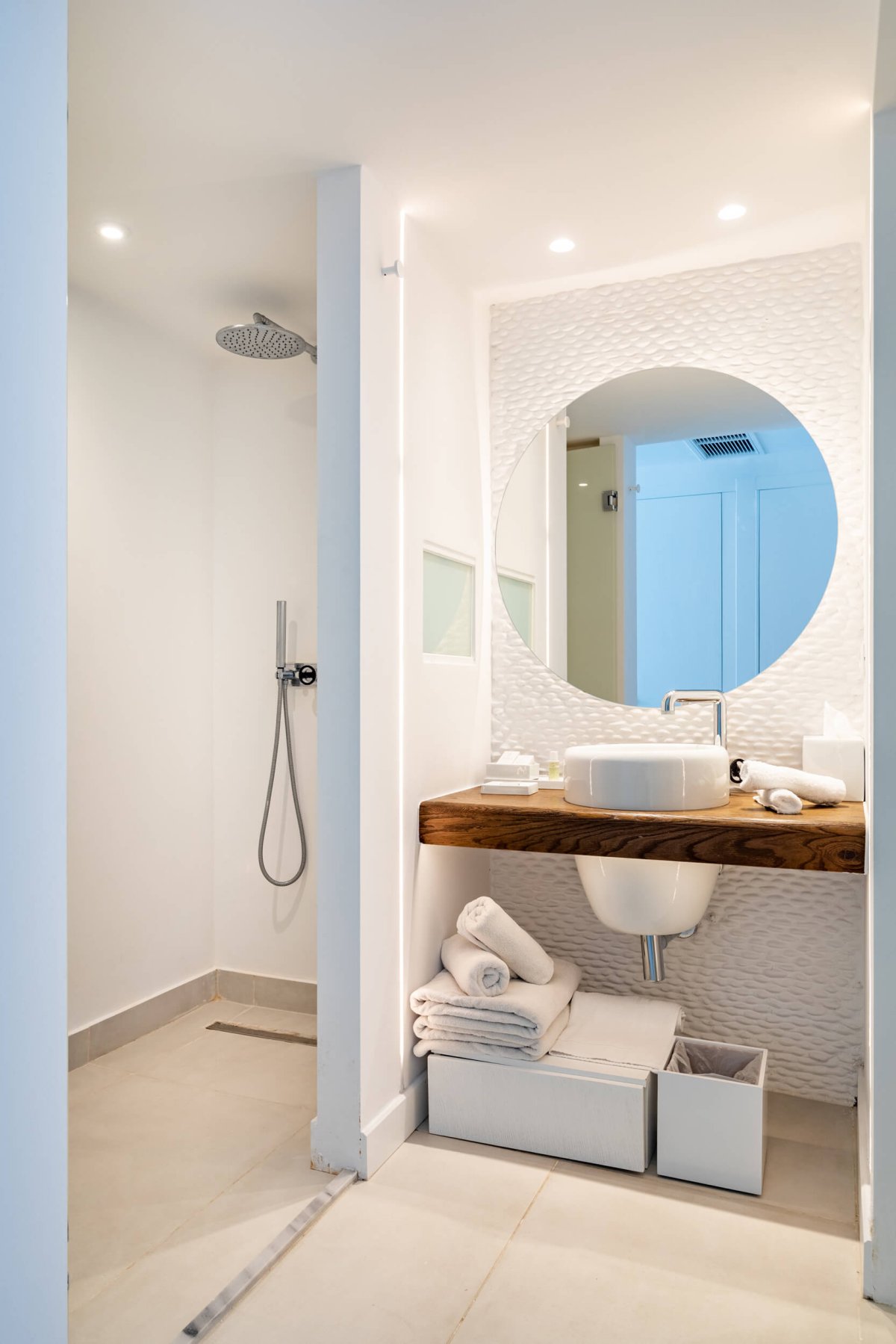 High end shower and sink unit with mirror