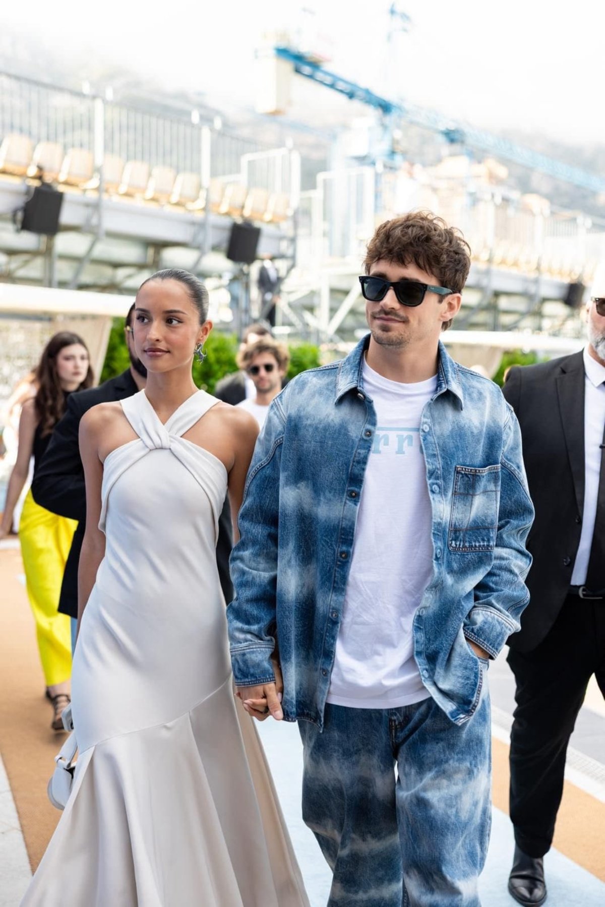 Special guests arrive in style — flowing gowns, statement denim, and that unmistakable Monte Carlo sophistication. A perfect reflection of Nikki Beach’s modern glamour