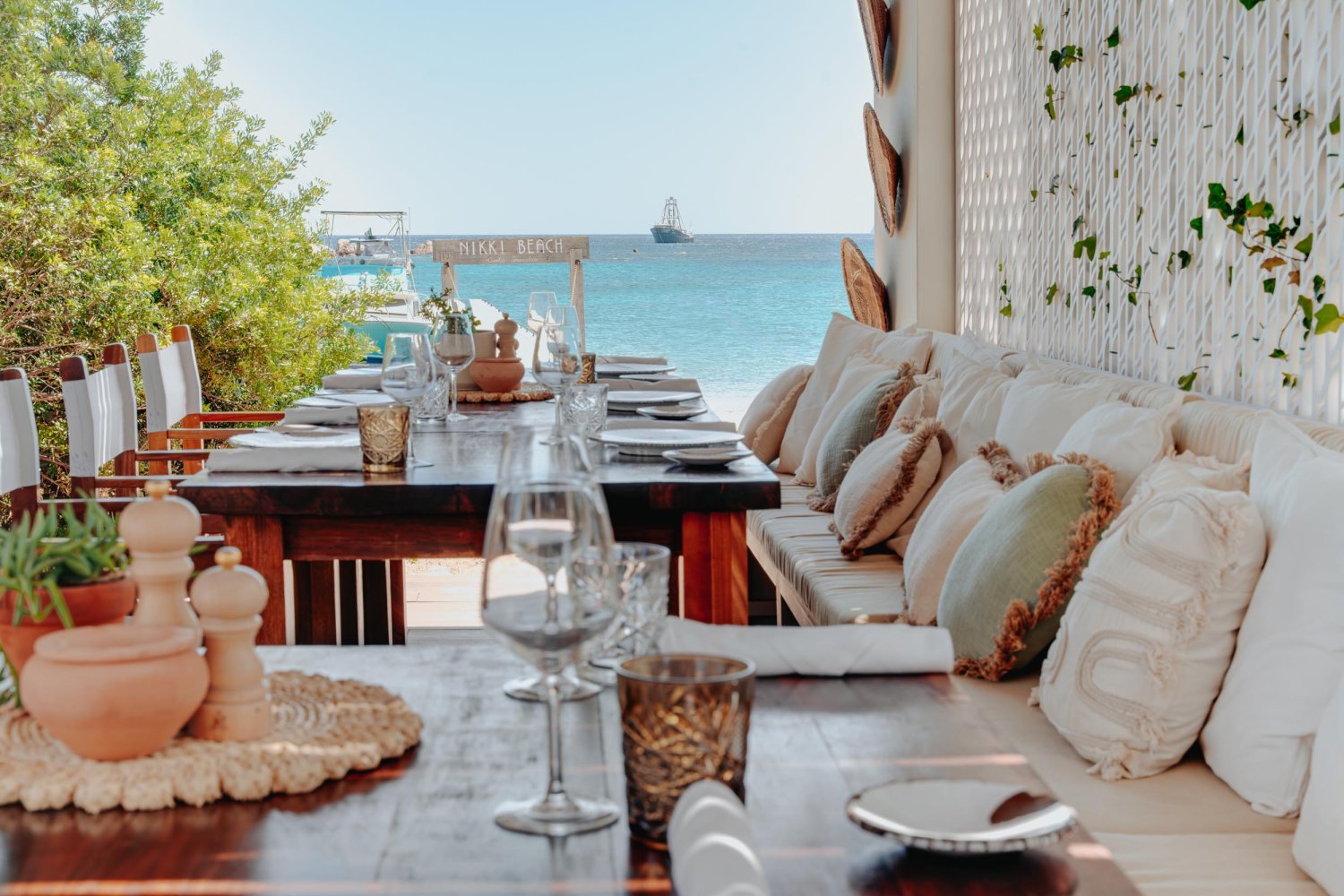 Nikki Beach Costa Smeralda - Outdoor dining seating area