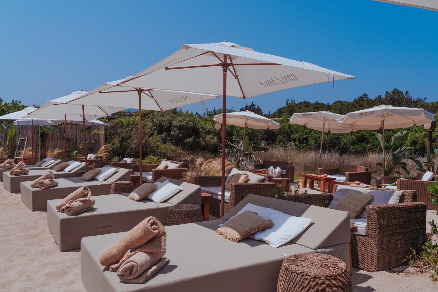 Nikki Beach Costa Smeralda - Beach front sun beds