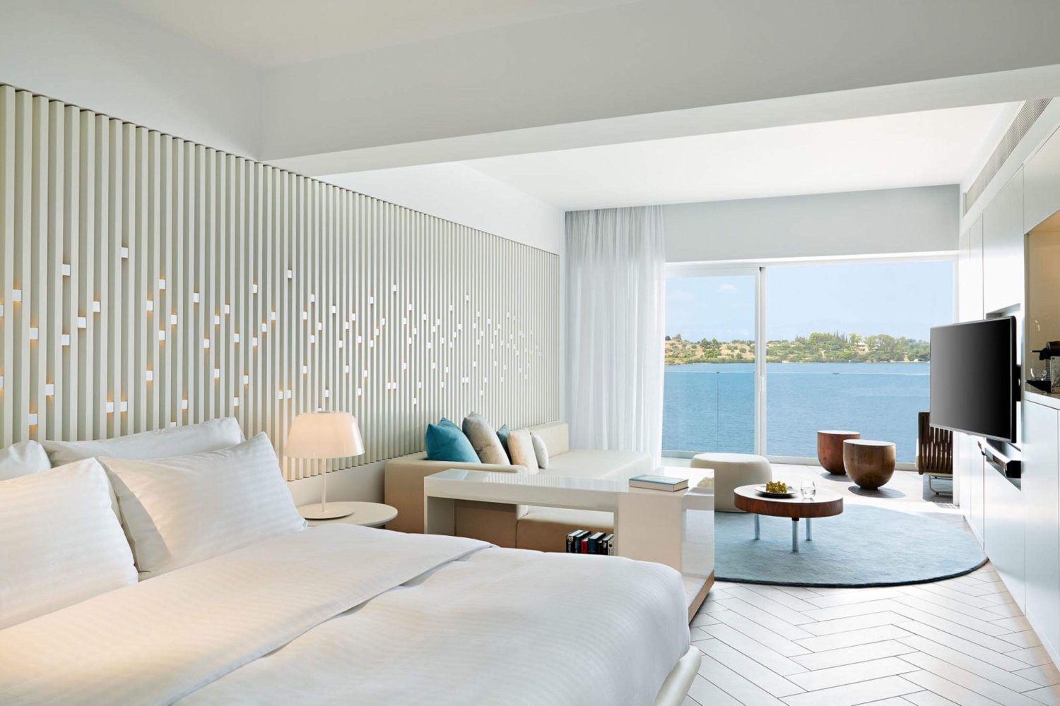 Double bed room with lounge area, small kitchen and sea view balcony